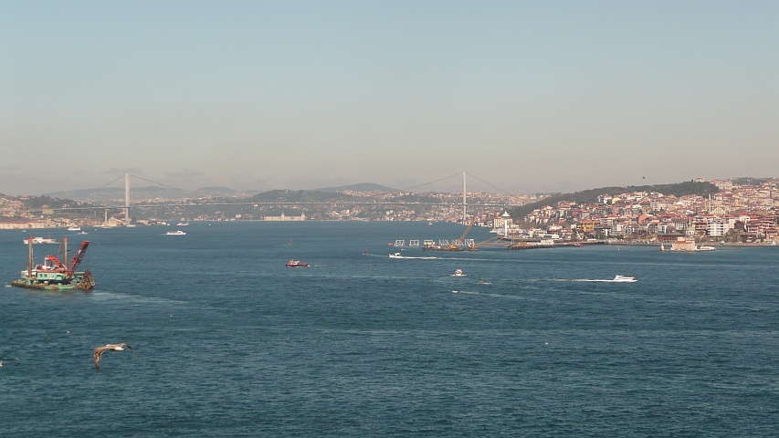 istanbulgesamt01 Die Bosporus-Bruecke verbindet Asien mit Europa