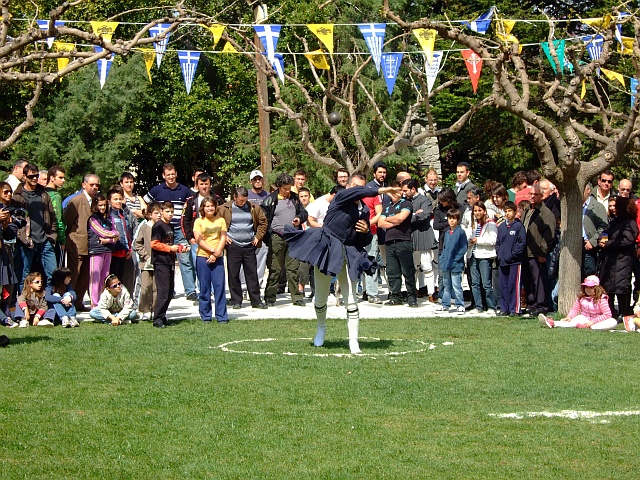 kugelstosser01 Der Bewerb des Kugelweitwurfes